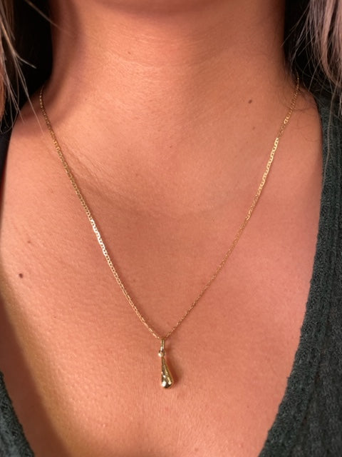 18K Gold Teardrop Pendant w/Chain